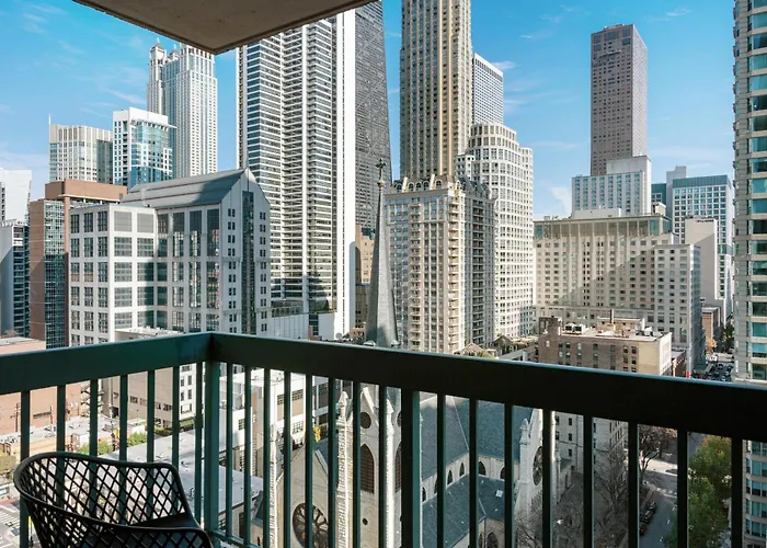 Kasa Magnificent Mile Aparthotel 4*
