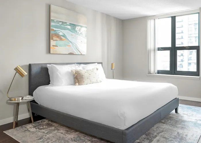 Kasa Magnificent Mile Aparthotel