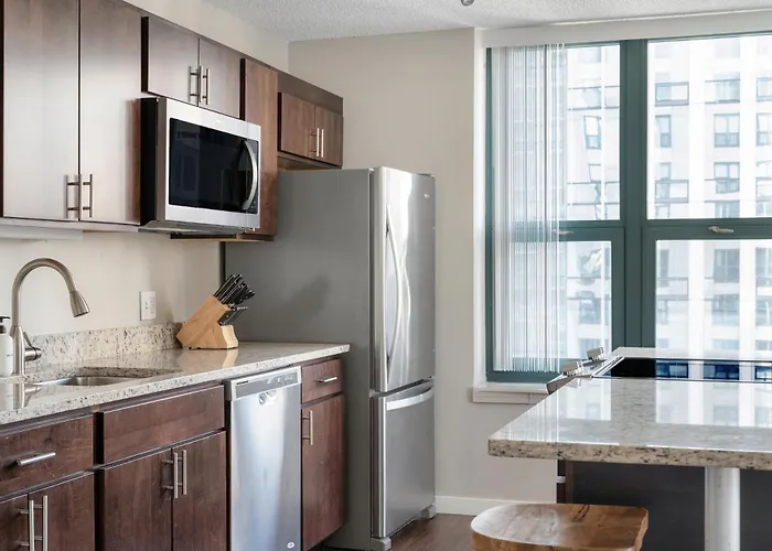 Kasa Magnificent Mile Aparthotel 4*