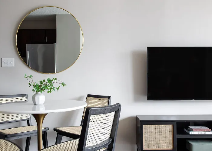 Kasa Magnificent Mile Aparthotel