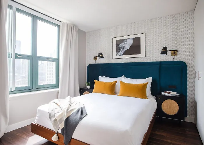 Kasa Magnificent Mile Apartahotel 4*