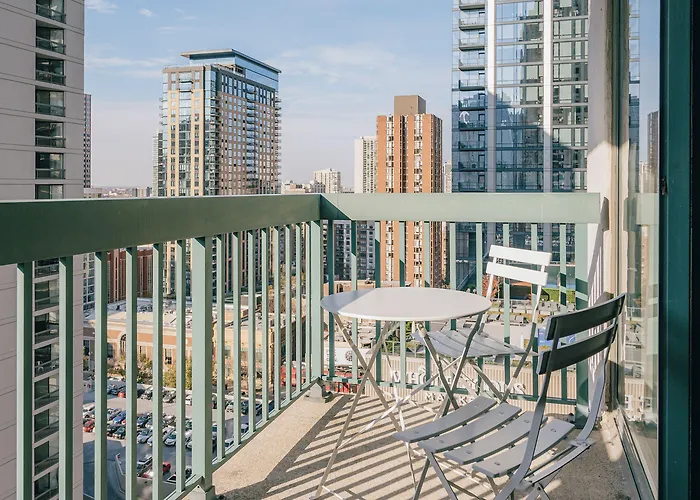 Kasa Magnificent Mile Aparthotel 4*