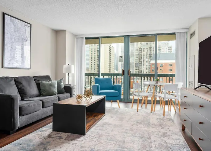 Kasa Magnificent Mile Aparthotel 4*