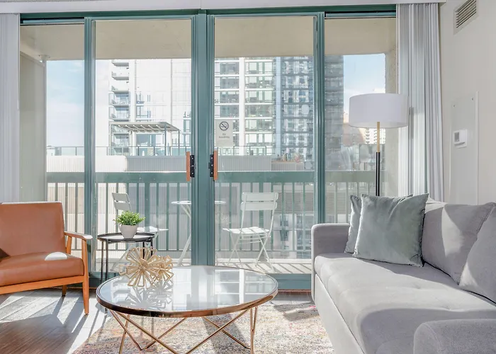 Kasa Magnificent Mile Aparthotel 4*
